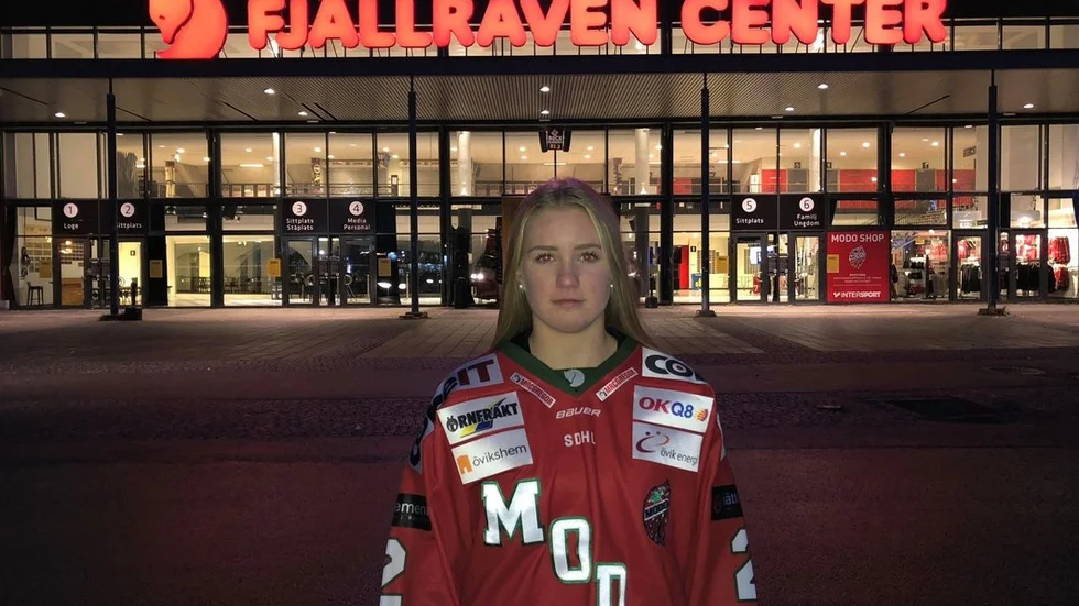Ebba Tärnfjord, hockeyspelare med förflutet i Åkers IF, representerar från och med denna säsong Modo.