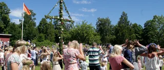 30 grader varmt och utan restriktioner – här firar katrineholmarna midsommar på Djulö igen