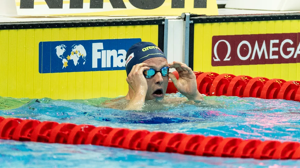 Erik Persson sneglar mot medaljerna i VM-finalen på 200 meter bröstsim.