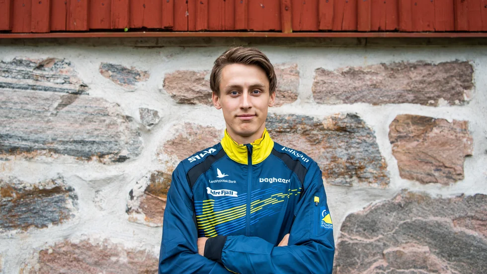 August Mollén försvarar de svenska färgerna tillsammans med Tove Alexandersson, Sara Hagström, Karolin Ohlsson, Lina Strand, Jonatan Gustafsson, Martin Regborn och Emil Svensk.
