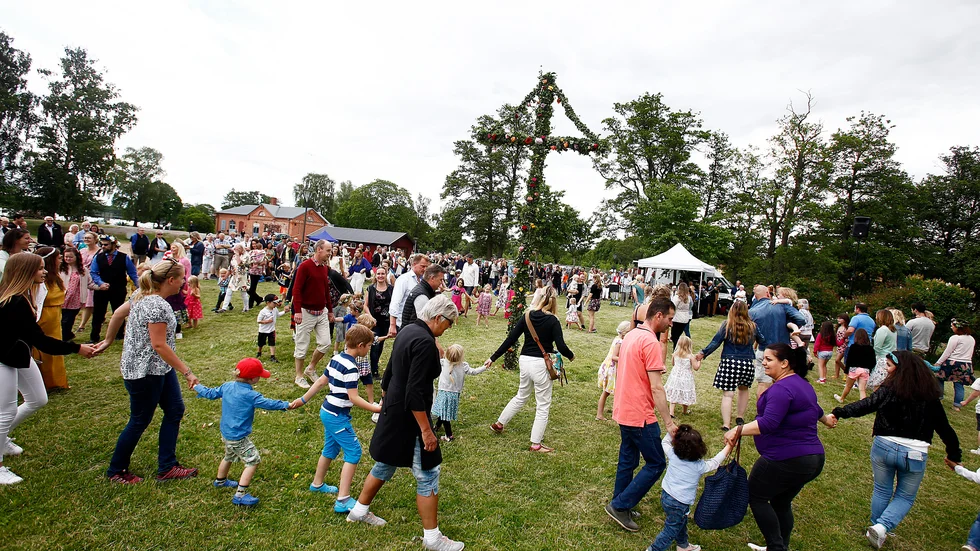 En bild från midsommarfirandet på Visholmen år 2017.
