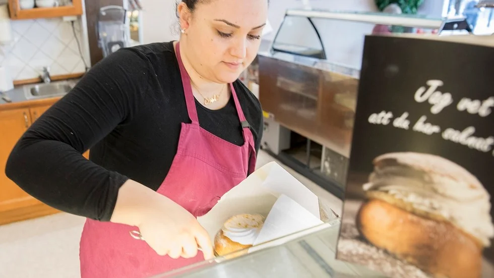 Shajwan Rashid på Hembagarns konditori gillar vaniljsemlor bäst.