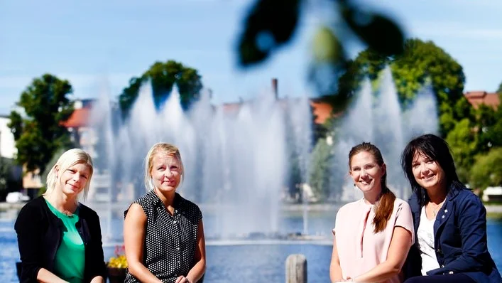 Välkommen in i den kvinnliga cirkeln.