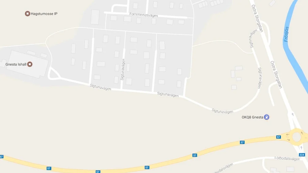Grannarna tycker att det borde byggas en infart direkt från väg 57 till Hagstumosse, i stället för att trafiken på Sigtunavägen ska öka.