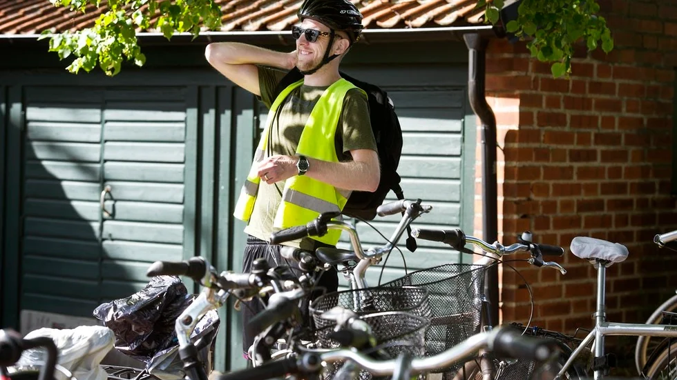 Patrik Magnetorp cyklar gärna. När han måste parkera cykeln vid centralstationen brukar han låsa den med dubbla lås för att göra det svårare för tjuven.