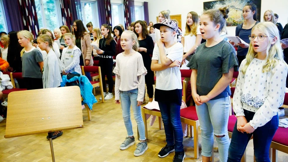 Ett hundratal ungdomar från Eskilstuna kommer delta i jättekonserten ”Marching for love”.