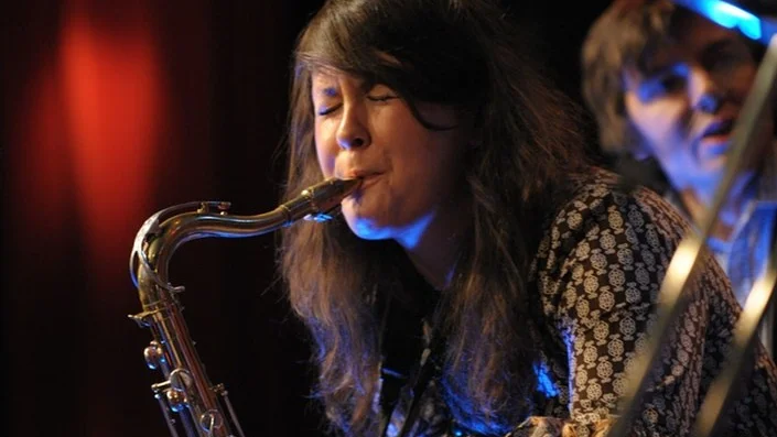 Elin Larsson och hennes band kommer också till Katrineholm.