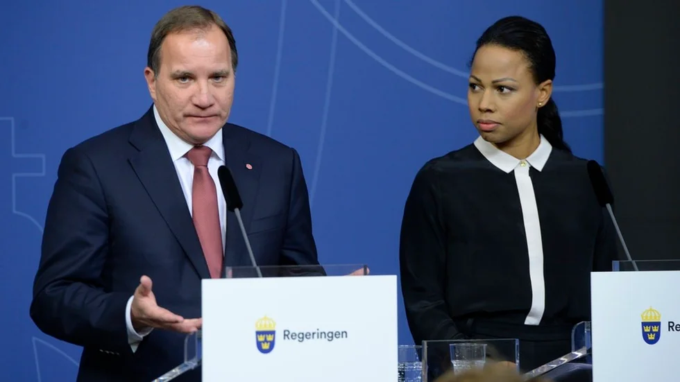 Statsminister Stefan Löfven försöker låtsas som om hans parti och regering aldrig stått för annat än omfattande gränskontroller och höra murar mot invandring. Bilden är från 2015 och satsningen Sverige Tillsammans som gick ut på att inte bygga murar.  FOTO: BERTIL ERICSON/TT