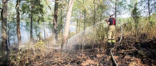 Kraftig skogsbrand i Björkvik när eldning spred sig