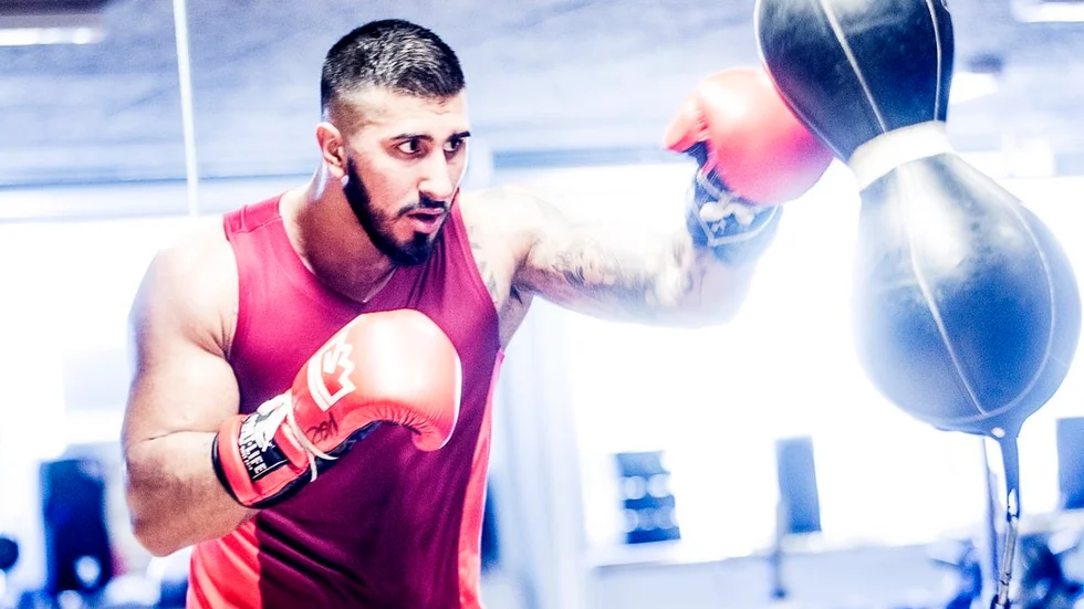 Pezhman Seifkhanis sjunde proffsmatch har dröjt på grund av skada. Men om ett par veckor är det dags för Eskilstunakillen att kliva in i ringen igen.