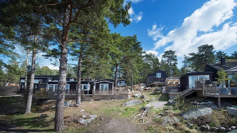 Skärgårdsidyllen Svärdsklova kan utökas med ytterligare 40 nya fastigheter om nya ägaren Profura AB får igenom en detaljplaneändring.