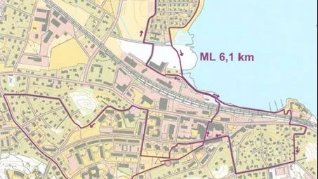 Tävlingsbanan på 6,1 kilometer går sträckan delvis vackert längs Frösjön.
