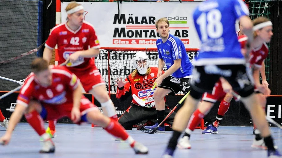 Målvakten Wiktor Åkerstedt uppvaktas av SSL-laget Mullsjö. Även Olle Abrahamsson (nummer 42) kan vara på väg att lämna för spel i högstaligan.