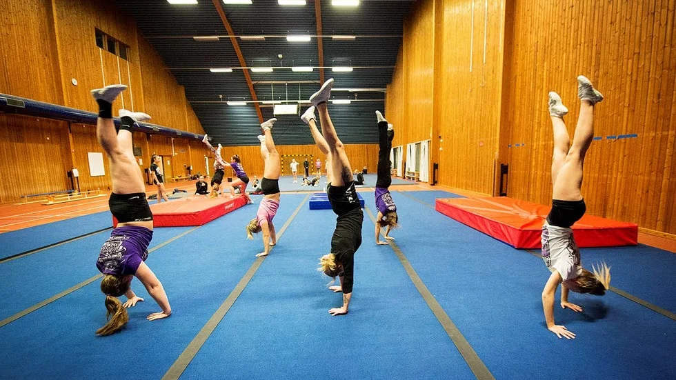 Riksidrottsförbundet vill återigen neka svensk cheerleading medlemskap, ett tecken på att både idrottspolitiken och RF måste förnyas.
