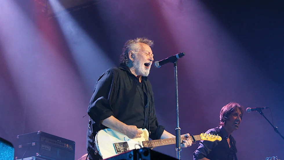 "Gör helt enkelt det som vår tids största rockpoet uppmanar till: Gå ut och var glad, din jävel!", skriver tidningens krönikör Mikael Hansson.