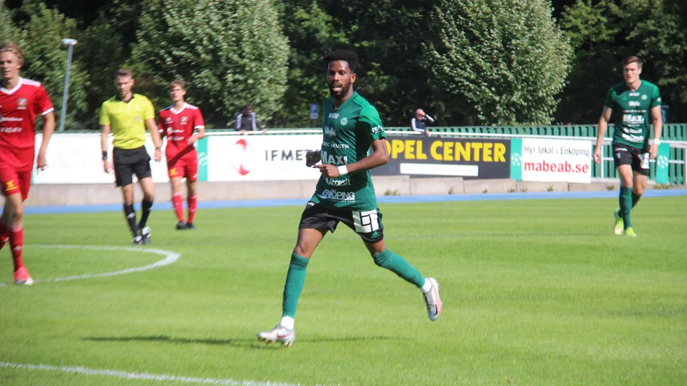 Kakra Boakye gjorde en stark debut för ESK i segern mot Viggbyholm.