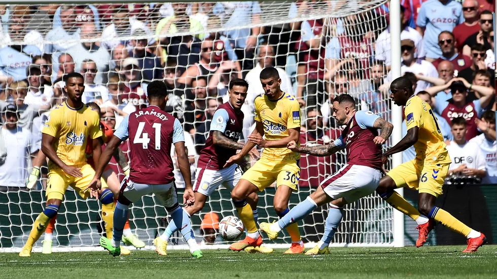 Danny Ings ger sitt Aston Villa ledningen i segermatchen mot Everton.