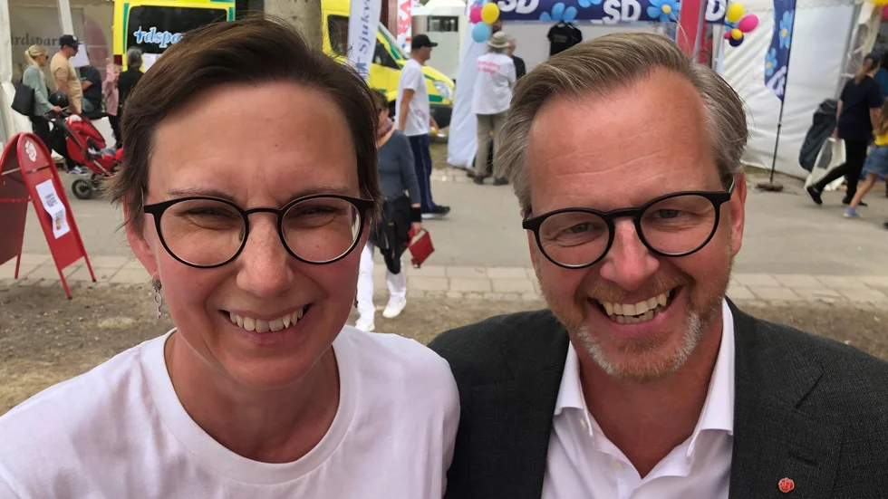 Det var glada miner när kommunalrådet Helena Stenberg (S) välkomnade finansminister Mikael Damberg (S) till Noliamässan i Piteå. Nu hopar sig emellertid orosmolnen över svensk ekonomi och arbetsmarknad.