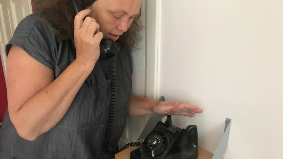 Jenny Franke älskar sin bakelittelefon. Hon kunde till och med höra den plinga till när grannen lade på luren