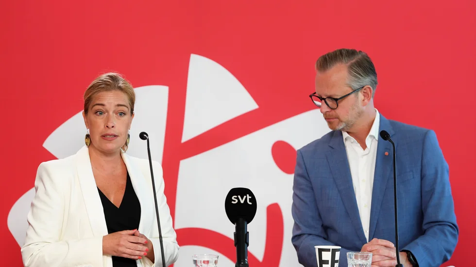 Klimat- och miljöminister Annika Strandhäll och finansminister Mikael Damberg presenterar politik för klimatomställning.