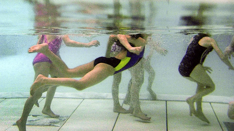 Alla elever i årskurs 2 i Uppsala ska få minst fem undervisningstillfällen i simhall under skoltid. 
