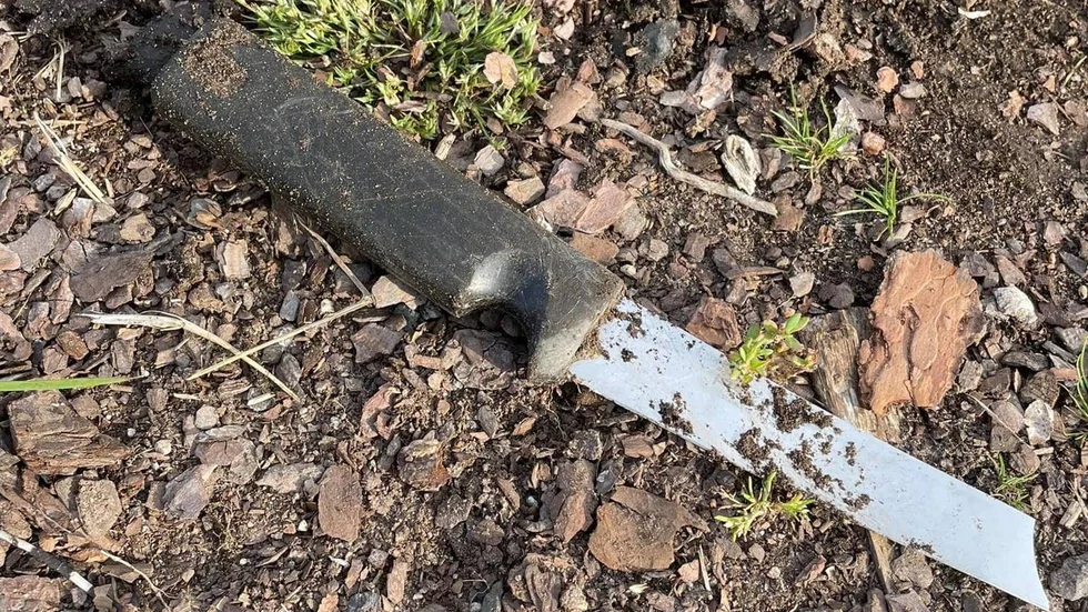 Andra delen av kniven som var nedstucken i jorden på motionsspåret i Rosvik har nu hittats.