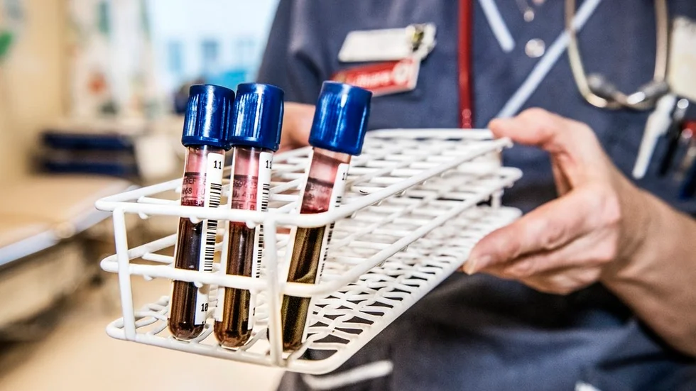 Almega varnar för riskerna med en försämrad välfärd om välfärdsföretagen inte tillåts inom sjukvården. Fokus måste flyttas från vinsterna till det bidrag som företagarna levererar inom sjukvården i Sverige.