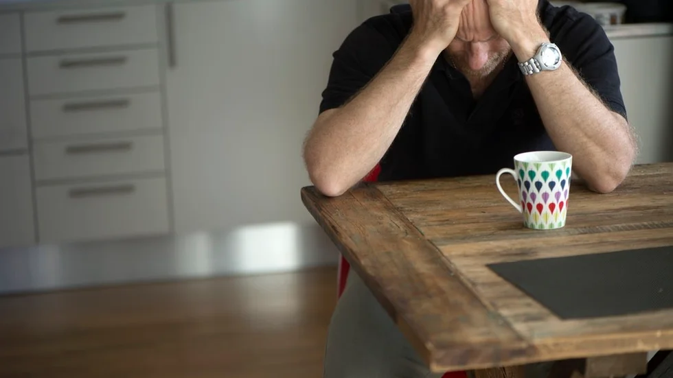 Många män är fast i traditionella normer och mansroller som är svåra att bryta med. "Allt vi inte pratar om" heter Studiefrämjandets senaste studiecirkel. I fokus står frågeställningar som män traditionellt inte pratar om. Utbildningsmaterialet vänder sig främst till män med funkar på alla, oavsett kön och ålder