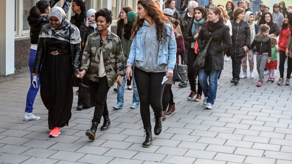 ”Genom att ställa tydliga krav kan vi klara integrationen”. Det skriver moderaterna Lotta Finstorp och Charlotte Prennfors.  FOTO: ROGER VIKSTRÖM / TT