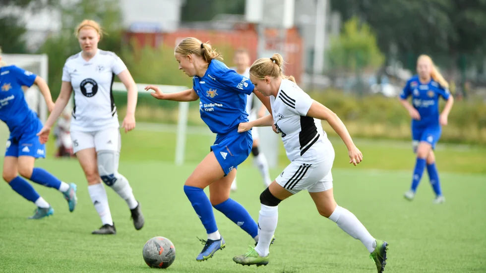 Thelma Gustavsson är uttagen till U17-landslagets läger i Göteborg i november.