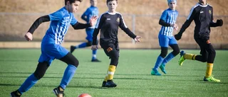 Vädret störde fotbollsfesten på konstgräset