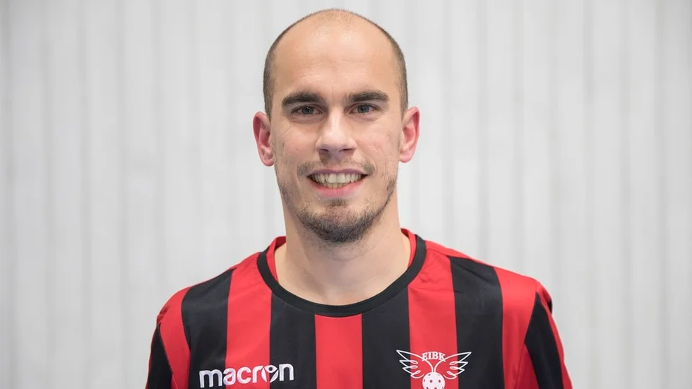 Martin Edlund gjorde det första av Ekbackskyrkans två mål i bortamötet med Gnesta.