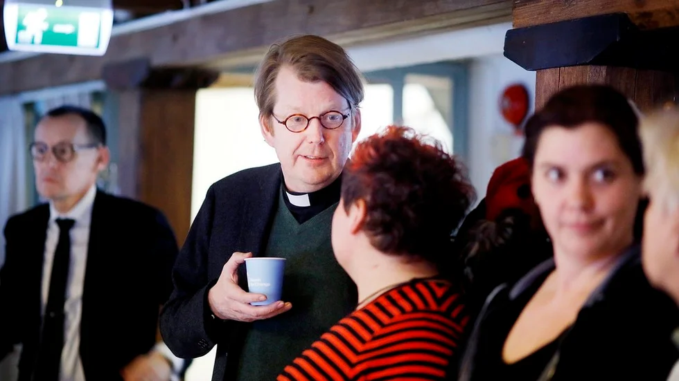 I minglet som följde såg Johan Hedlund och Carolina Bäck ut att resonera om sång, musik och dans. Men det handlade om bistånd.