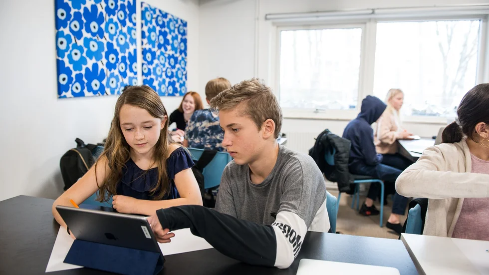 Det är hög tid att staten tar över ansvaret för skolan och inte minst det fulla ansvaret för skolväsendets finansiering, skriver Patrik Ivarsson (L).