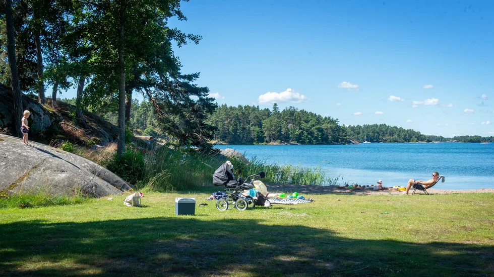 Svärdsklovabadet har varit i kommunens regi sedan förra sommaren, men ännu finns inga skyltar som hänvisar dit.
