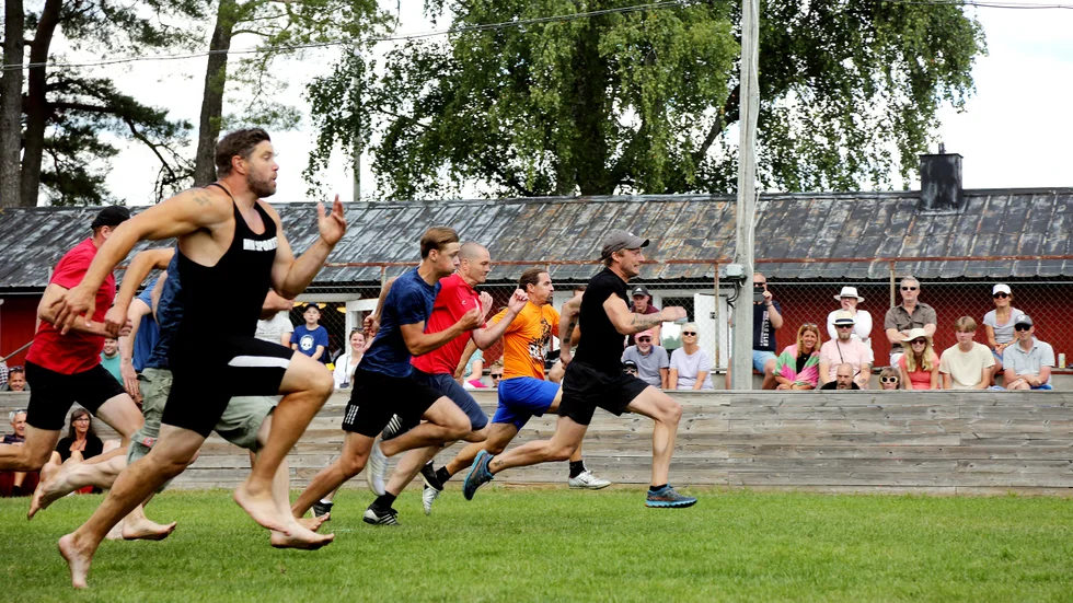 Gutniska femkampen inleddes med "Ränn i kämp". Det var också enda grenen som Erik Larsson inte vann.