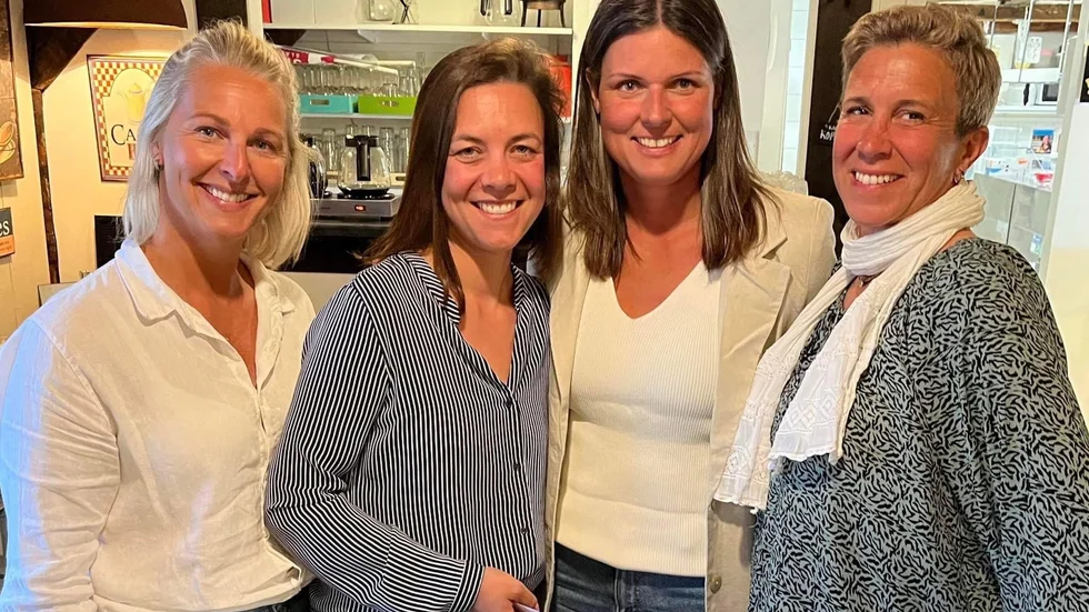 Solfjäderstaden har haft årsmöte och dessa fyra tjejer ingår i nya styrelsen: Miia Jensen, ordföranden Åsa Edström, Marthina Swärm och Lisa Olsson.