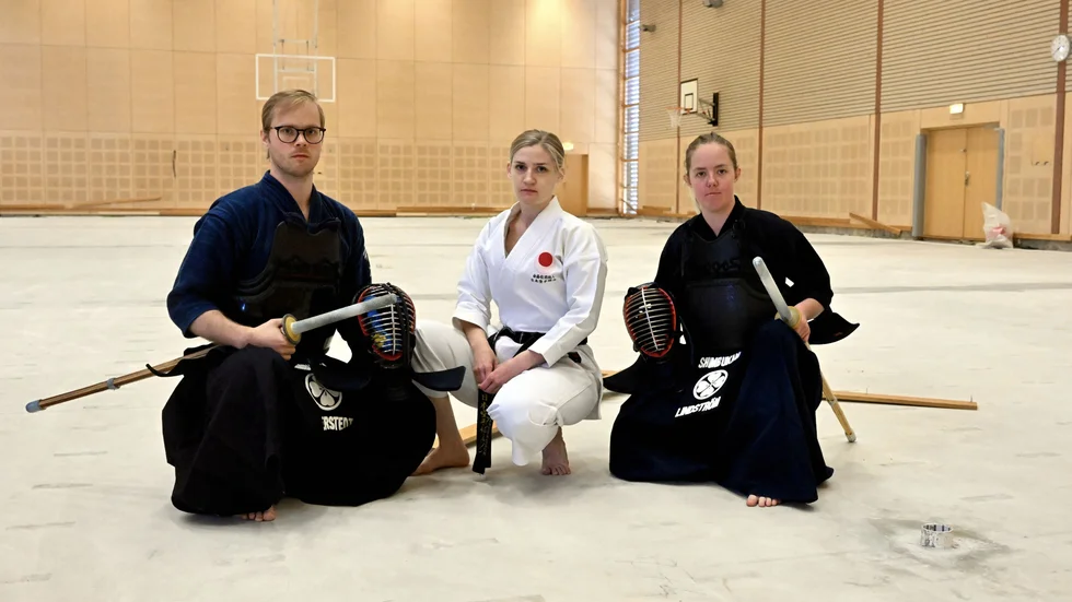 Josef Segerstedt, Linda Andersson och Fanny Lindström ser faror med att det riskerar att inte bli trägolv. 