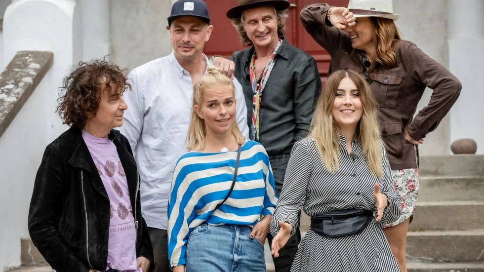 Petter, Thomas "Orup" Eriksson och Jill Jonsson samt Magnus Uggla, Petra Marklund och Linda "Miss Li" Karlsson efter ankomsten till Burgsvik för medverkan i TV4:s "Så mycket bättre". Den tionde säsongen blir en jubileumsupplaga, där tidigare deltagare återvänder till programmet.

Foto Karl Melander / TT kod 75135