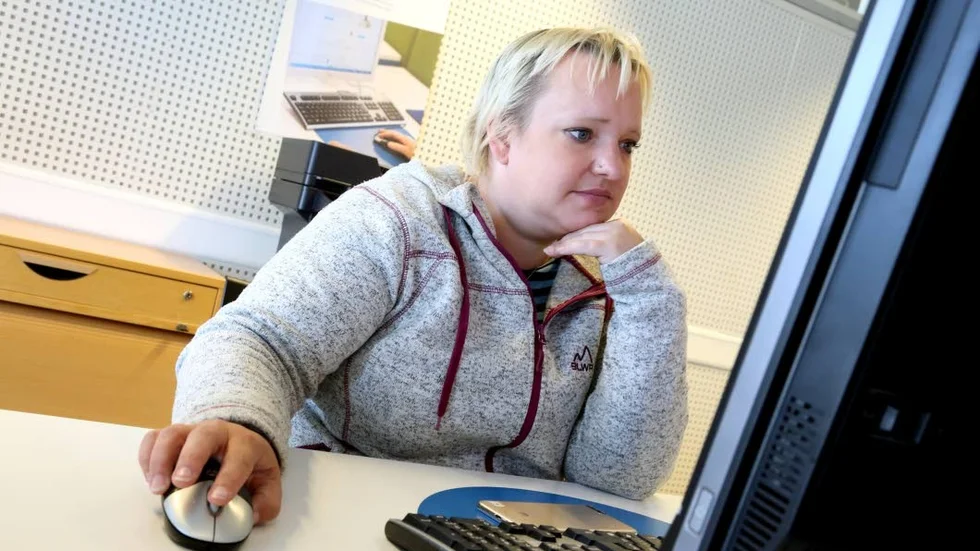 Jessica Fribäck är utbildad inom hotell och restaurang och söker omgående jobb på ön.