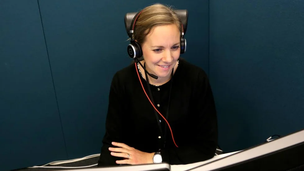 Sofia Bramford Eivel i telefon.
