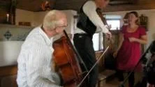 <7GT_Bildrubrik>MOT NM. </7GT_Bildrubrik>Gruppen Triida, med Andreas Jacobsson på cello, Isak Björklund på fiol och gotländska sångerskan Ida Blomqvist, tävlar för Sverige när nordiska mästerskapen i folkmusik avgörs den kommande helgen.foto: pressbild