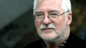 Diktare. Björner Torsson, Vamlingbo, har just utkommit med sin elfte diktsamling, "Hüzün eller Den hopfällbara näsan" på Bonniers förlag.foto: Albert Bonniers  förlag/ pressbild