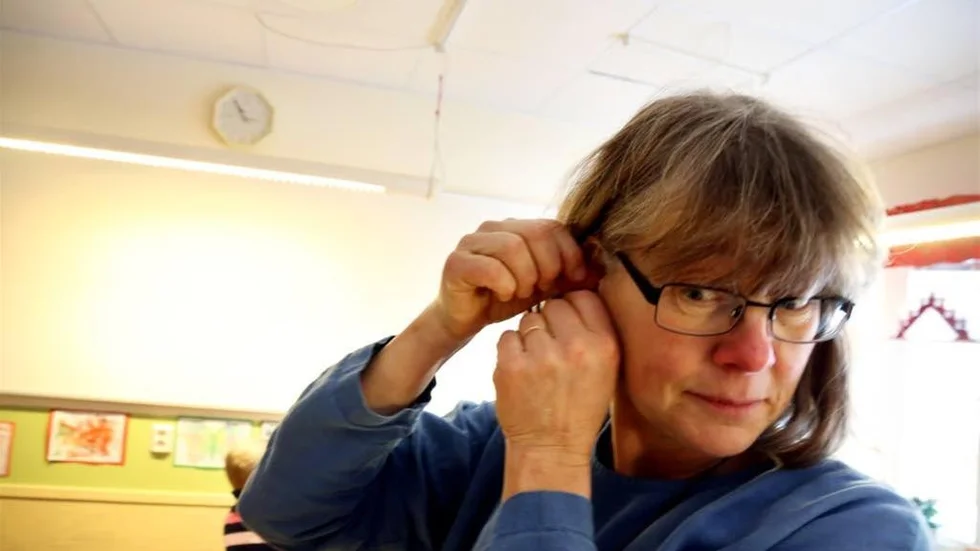 Problem. Marita Lukowiesky har stora problem med hörseln och tinnitus. Men det har blivit bättre med ljudabsorberande väggar.