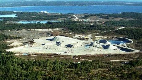 Svenska Minerals kalkbrott vid Stucks i Bunge som det såg ut 2001.