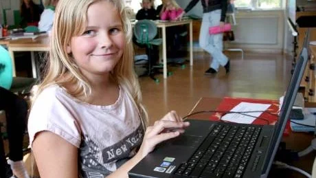 Bloggare. Att hantera en dator är något som dagens elever kan. Exempelvis har samtliga elever i gruppen tillgång till en dator hemma. Jessica Thomsson går in på hennes och klasskamraternas blogg för att visa vad de arbetar med i skolan.
