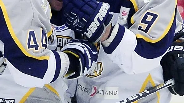 Avbräck. I Visby Romas bortamatch mot Troja–Ljungby i morgon får laget klara sig utan både Oskar Lundberg och Andreas Gröndahl.