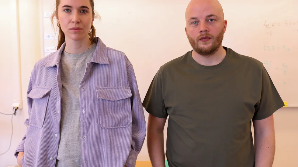 Temat porr vrids och vänds på, så att säga ut och in och fram och bak i Lule Stassteaters uppsättning av "Gillar du porr?" med skådespelarna Annika Forslund Rimbléus och Albin Grenholm.