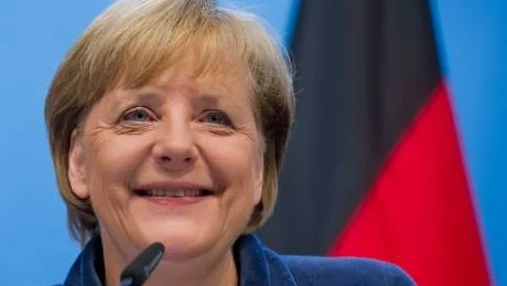 Tysklands förbundskansler Angela Merkel har kanske rätt i att EU inte överlever en kollaps för euron. Frågan är om EU överlever en lyckad räddningsoperation för euron.