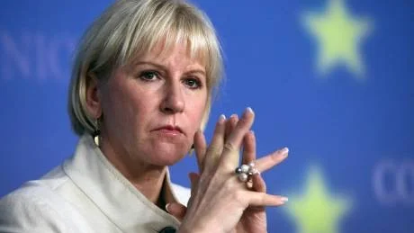 Jag intar min gamla attityd, distans till byråkratin och naiv optimism. Så sa Margot Wallström inför utmaningen med FN-byråkratin i sitt nya jobb.